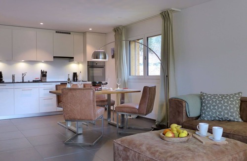 Blausee Apartment | Beautiful apartment for 4 guests with WIFI, TV, balcony, pets allowed and panoramic view