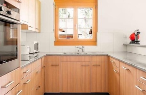Lauterbrunnen Apartment | Beautiful apartment with balcony and waterfall view