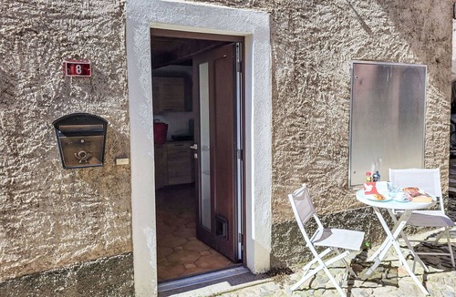 Miglieglia Apartment | Beautiful apartment for 2 people with WIFI, TV, pets allowed and parking