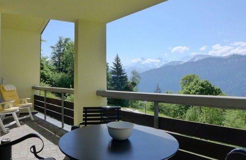 Beatenberg Apartment | Beautiful apartment for 6 people with pool, WIFI, TV, terrace and pets allowed