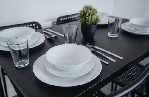 Bootle Apartment | Beautiful apartment dos - free public parking