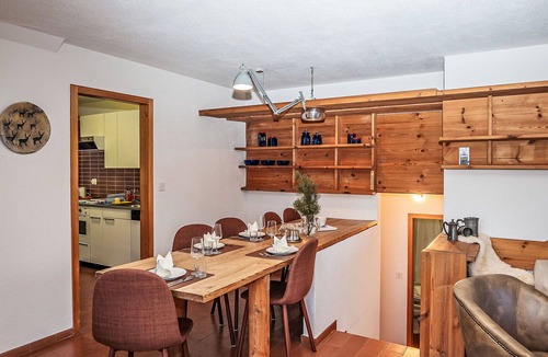 Celerina-Schlarigna Apartment | Beautiful apartment for 4 people with WIFI, TV, balcony, pets allowed and panoramic view