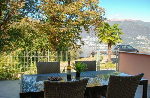 Magadino Apartment | Beautiful apartment for 4 people with pool, WIFI, TV, terrace, pets allowed and panoramic view