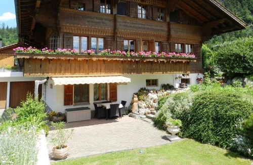 Zweisimmen Apartment | Beautiful apartment for 3 guests with WIFI, balcony and parking