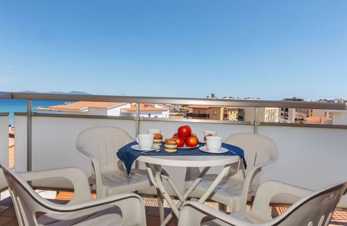 L'Escala Apartment | Beautiful apartment for 4 people with WIFI, A/C, TV and balcony