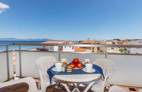 L'Escala Apartment | Beautiful apartment for 4 people with WIFI, A/C, TV and balcony