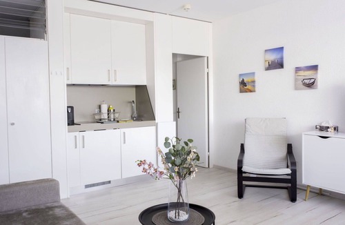 Bissone Apartment | Beautiful apartment for 4 people with A/C, WIFI, pool, TV, balcony and panoramic view