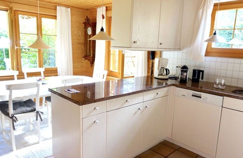 Lauenen Apartment | Beautiful apartment for 6 guests with WIFI and pets allowed