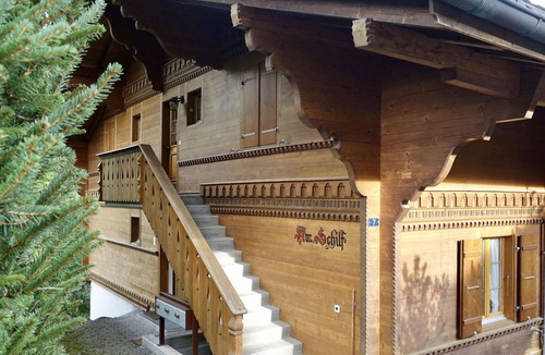 Lauenen Apartment | Beautiful apartment for 6 guests with WIFI and pets allowed