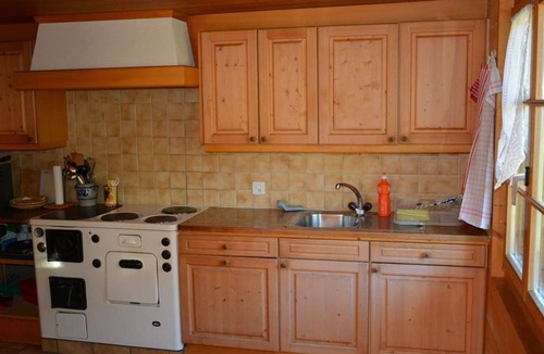 Lauenen Apartment | Beautiful apartment for 7 guests with WIFI, TV, balcony and pets allowed