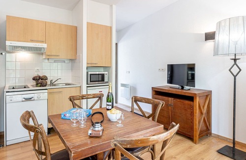 Eppe-Sauvage Apartment | Beautiful apartment for 6 guests with internet, terrace and parking