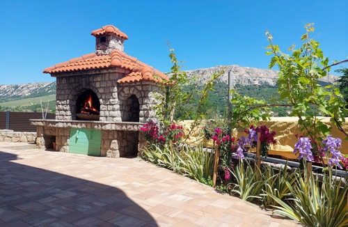 Batomalj Apartment | Beautiful apartment for 2 people with A/C, WIFI, TV, patio, pets allowed and panoramic view