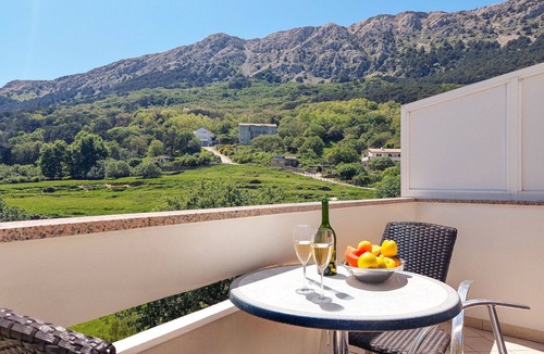 Batomalj Apartment | Beautiful apartment for 2 people with A/C, WIFI, TV, patio, pets allowed and panoramic view