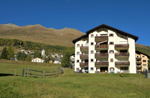 Zuoz Apartment | Beautiful apartment for 4 people with WIFI, TV, balcony, pets allowed and panoramic view