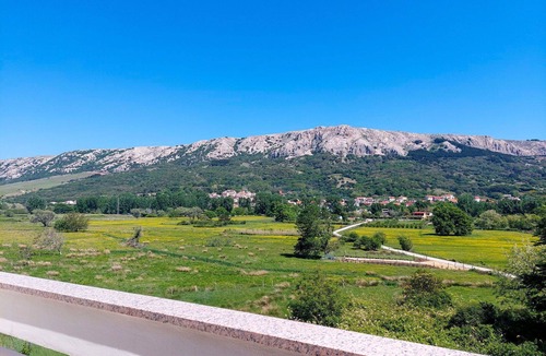 Batomalj Apartment | Beautiful apartment for 4 guests with A/C, WIFI, TV, patio and pets allowed