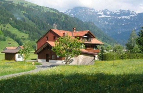 Lenk Apartment | Beautiful apartment for 5 people with WIFI, TV, balcony, pets allowed and parking