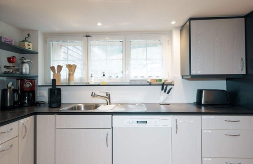 Amden Apartment | Beautiful apartment for 8 guests with WIFI, A/C, TV, balcony, pets allowed and parking