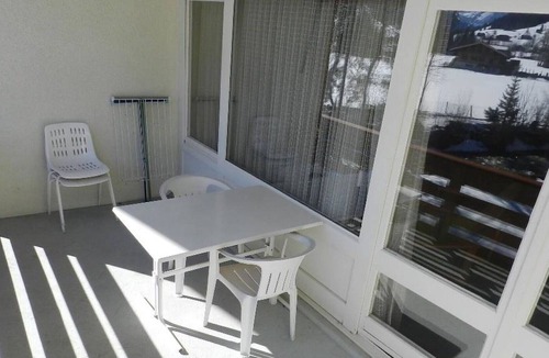 Gstaad Apartment | Beautiful apartment for 2 guests with WIFI, balcony and parking