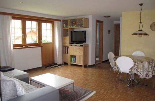 Tujetsch Apartment | Beautiful apartment for 5 people with balcony and parking
