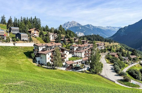 Grisons Apartment | Beautiful apartment for 2 guests with pool, WIFI, TV, balcony, pets allowed and panoramic view