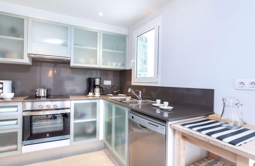 Llanca Apartment | Beautiful apartment for 3 guests with WIFI, A/C, TV and terrace
