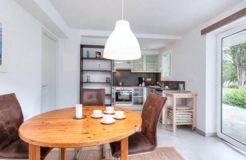 Llanca Apartment | Beautiful apartment for 3 guests with WIFI, A/C, TV and terrace