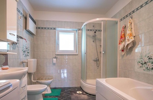 Kuceli Apartment | Beautiful apartment for 5 guests with A/C, WIFI, TV, terrace, pets allowed and parking
