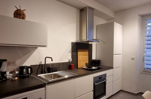 Eygalieres Apartment | Beautiful Apartment With Terrace