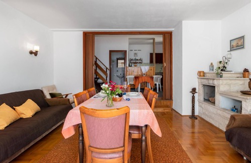 Kraljevica Apartment | Beautiful apartment in Kraljevica with WiFi