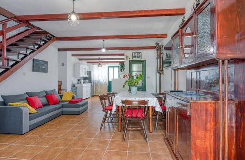 Veli Losinj Apartment | Beautiful apartment in Veli Losinj with WiFi
