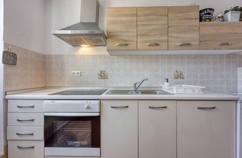Veli Losinj Apartment | Beautiful apartment in Veli Losinj with WiFi