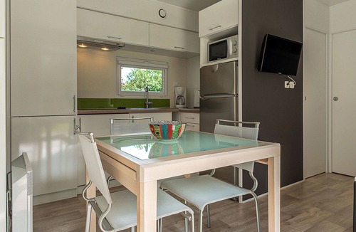 Argeles-sur-Mer House | Beautiful apartment in villa for 6 guests with A/C, pool, WIFI, TV, terrace and pets allowed
