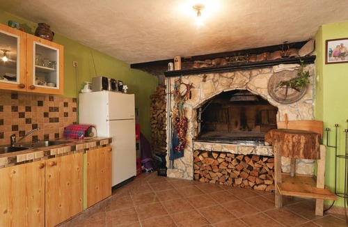 Pakostane Apartment | Beautiful apartment in Pakostane with WiFi