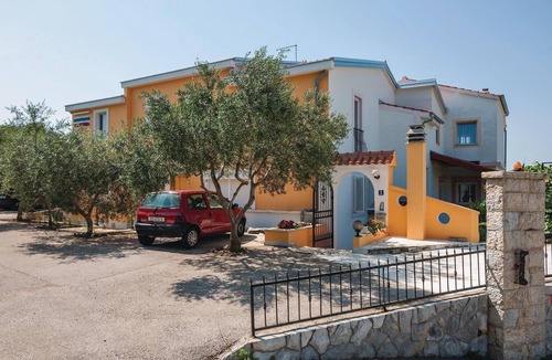 Posedarje Apartment | Beautiful apartment in Posedarje with WiFi