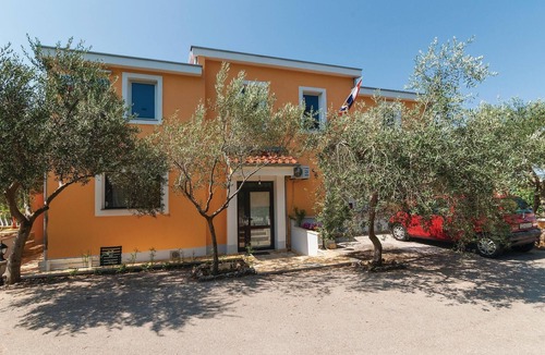Posedarje Apartment | Beautiful apartment in Posedarje with WiFi