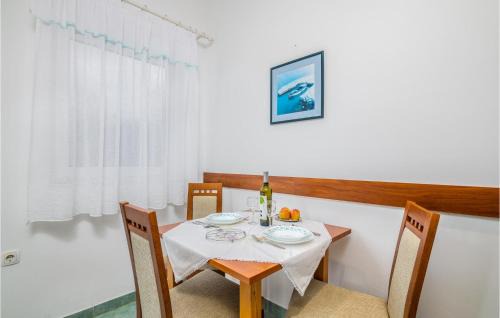 Brzac Apartment | Beautiful Apartment In Brzac With Wifi