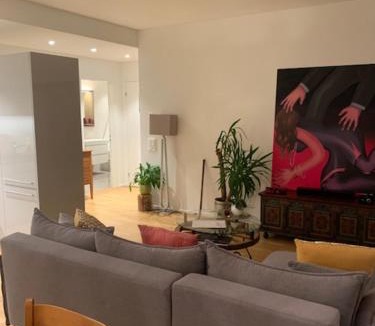 District 4 Apartment | Beautiful Apartment in Central Zurich
