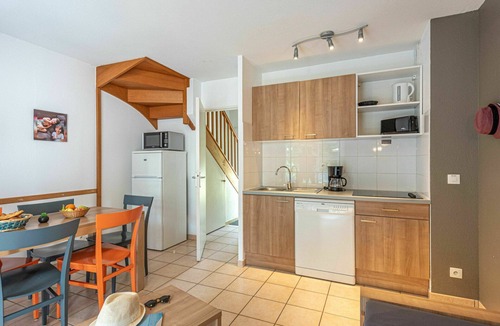 Saumur House | Beautiful apartment in villa for 6 guests with pool, internet, TV, terrace and pets allowed