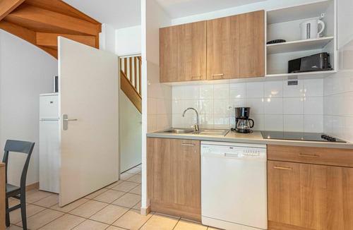 Saumur House | Beautiful apartment in villa for 6 guests with pool, internet, TV, terrace and pets allowed