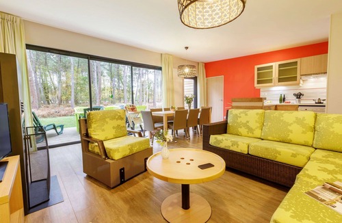 Les-Trois-Moutiers House | Beautiful apartment in villa for 8 people with WIFI, pool, TV, terrace and parking
