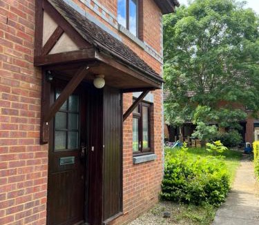 Guildford Apartment | Beautiful apartment in Guildford with parking