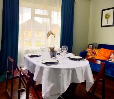 Guildford Apartment | Beautiful apartment in Guildford with parking