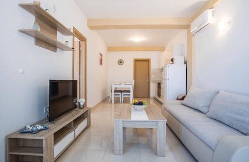 Komarna Apartment | Beautiful apartment in Komarna with WiFi