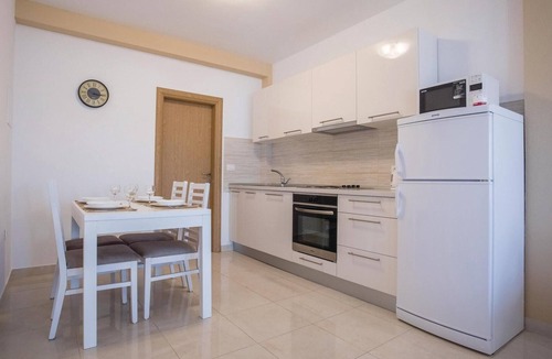 Komarna Apartment | Beautiful apartment in Komarna with WiFi