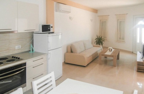 Komarna Apartment | Beautiful apartment in Komarna with WiFi