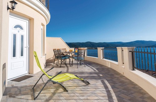 Komarna Apartment | Beautiful apartment in Komarna with WiFi