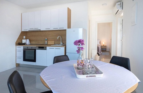 Komarna Apartment | Beautiful apartment in Komarna with WiFi
