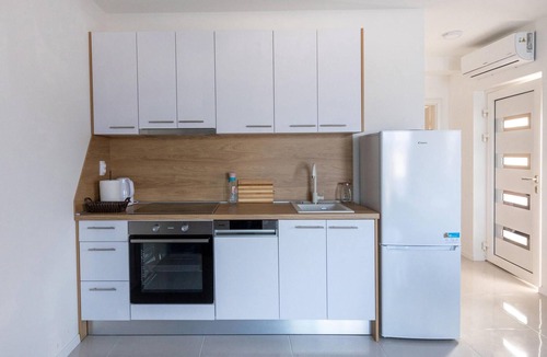 Komarna Apartment | Beautiful apartment in Komarna with WiFi