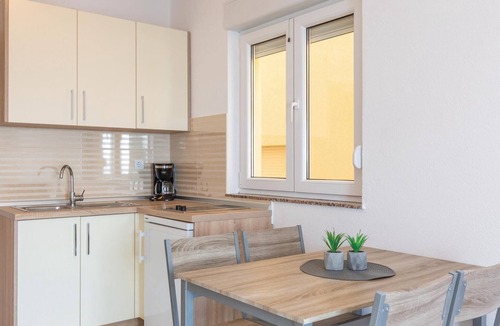 Bratus Apartment | Beautiful apartment in Krvavica