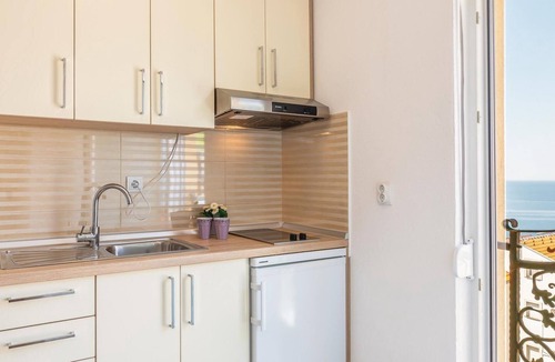 Bratus Apartment | Beautiful apartment in Krvavica